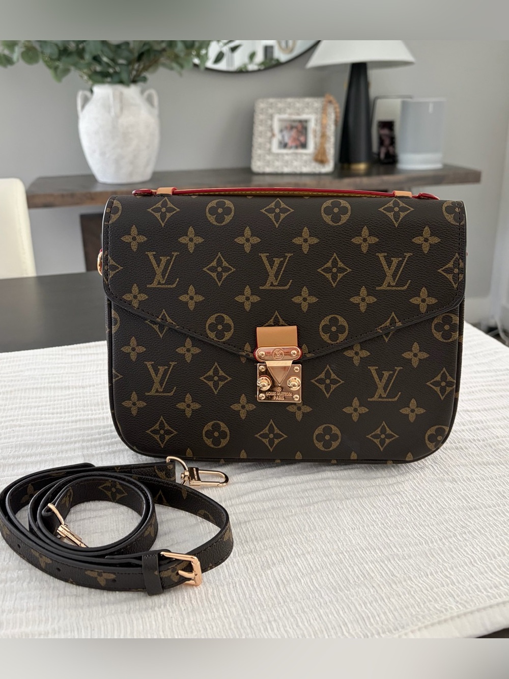 ⭐️WEEKEND DEAL⭐️Brown adjustable Crossbody Bag with Gold Hardware